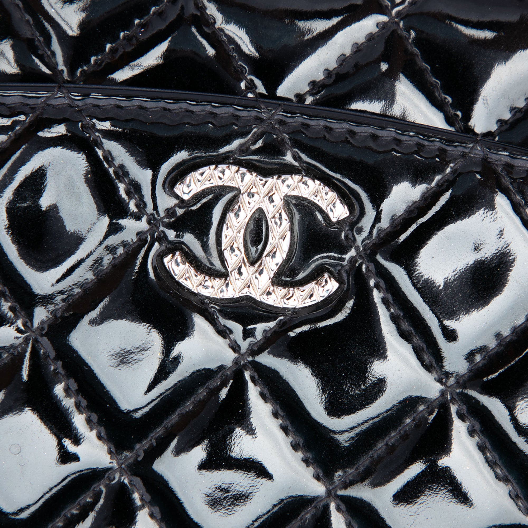 CC Quilted Patent Brilliant Wallet On Chain - Image 5