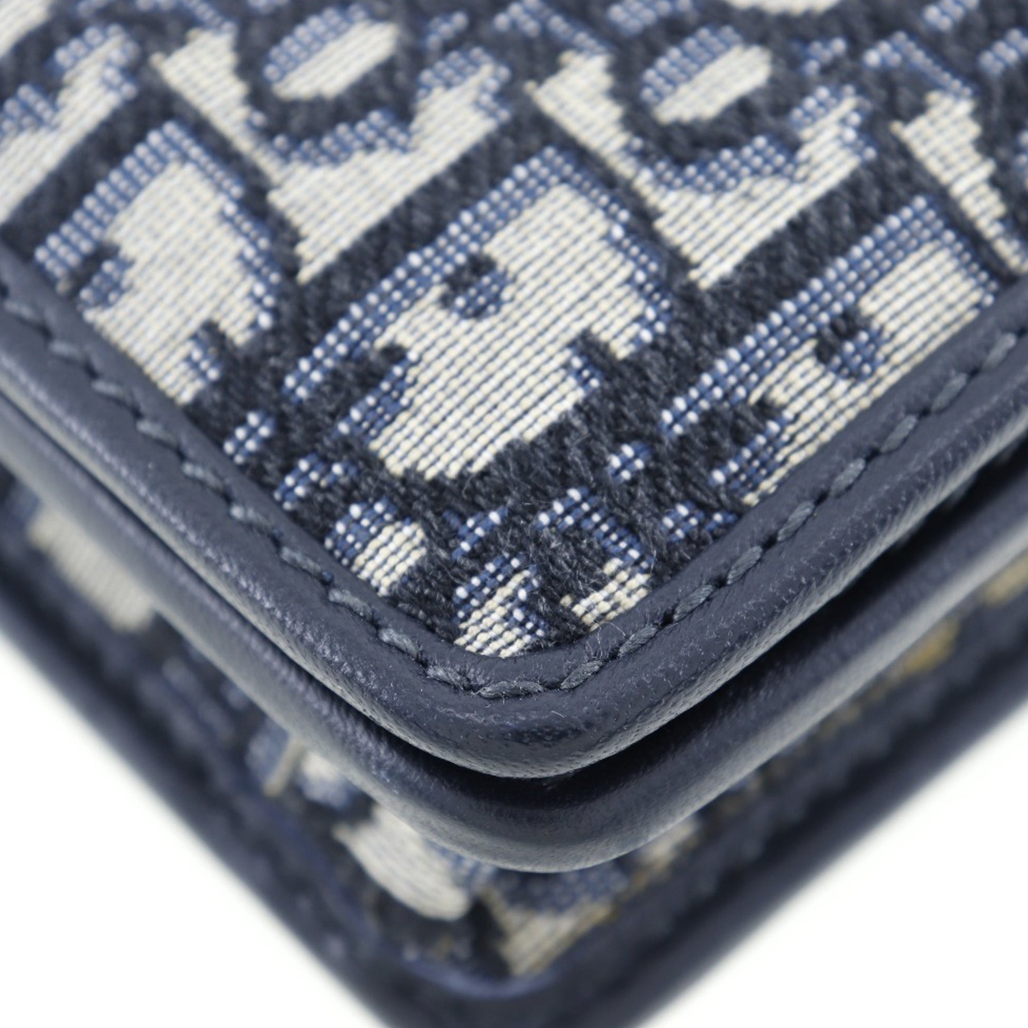 Oblique 30 Montaigne 2 in 1 Pouch - Image 6