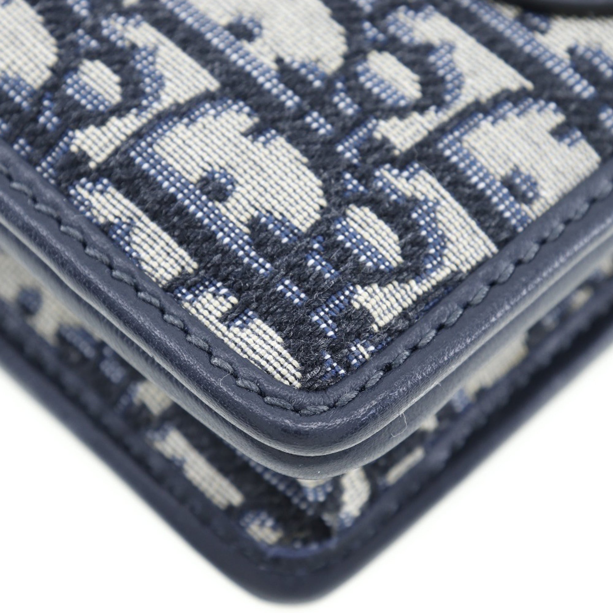 Oblique 30 Montaigne 2 in 1 Pouch - Image 7