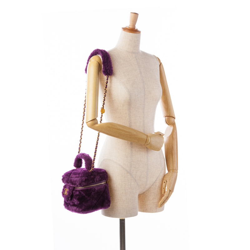 Small Quilted Shearling Vanity Case - Image 9