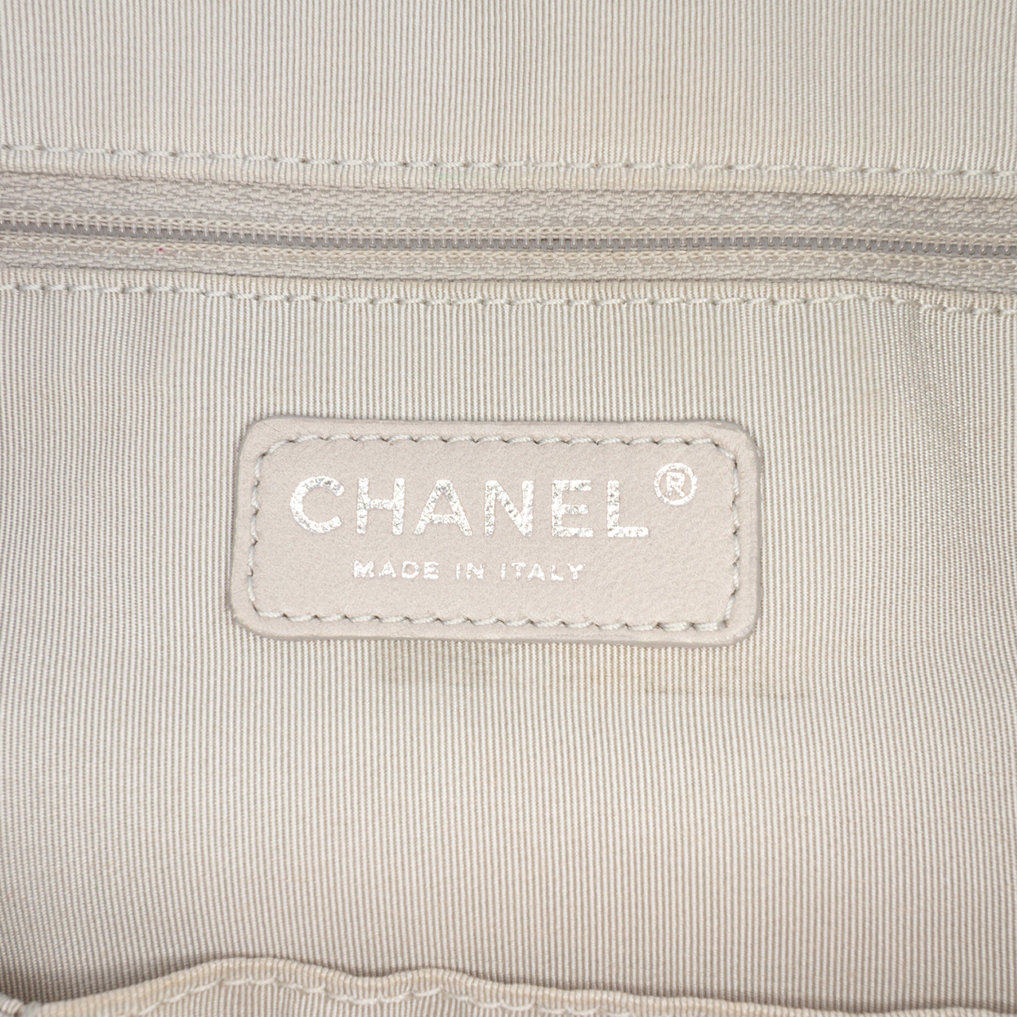 Bicolor Nylon Grosgrain Reissue 2.55 Shopping Tote - Image 5