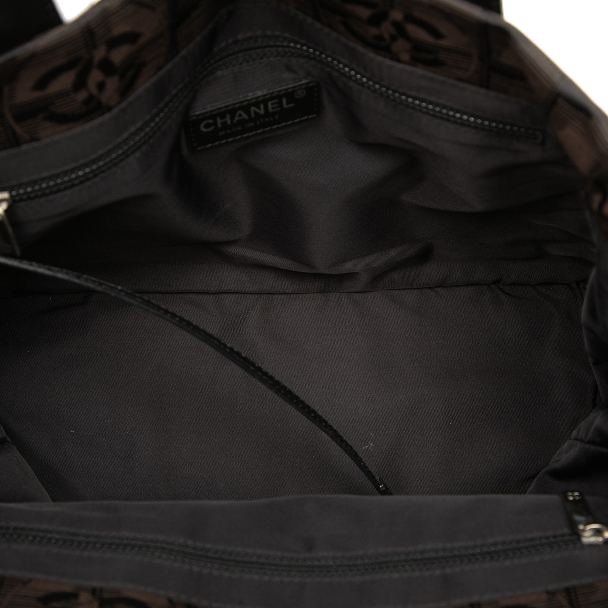 New Travel Line Nylon Tote - Image 4
