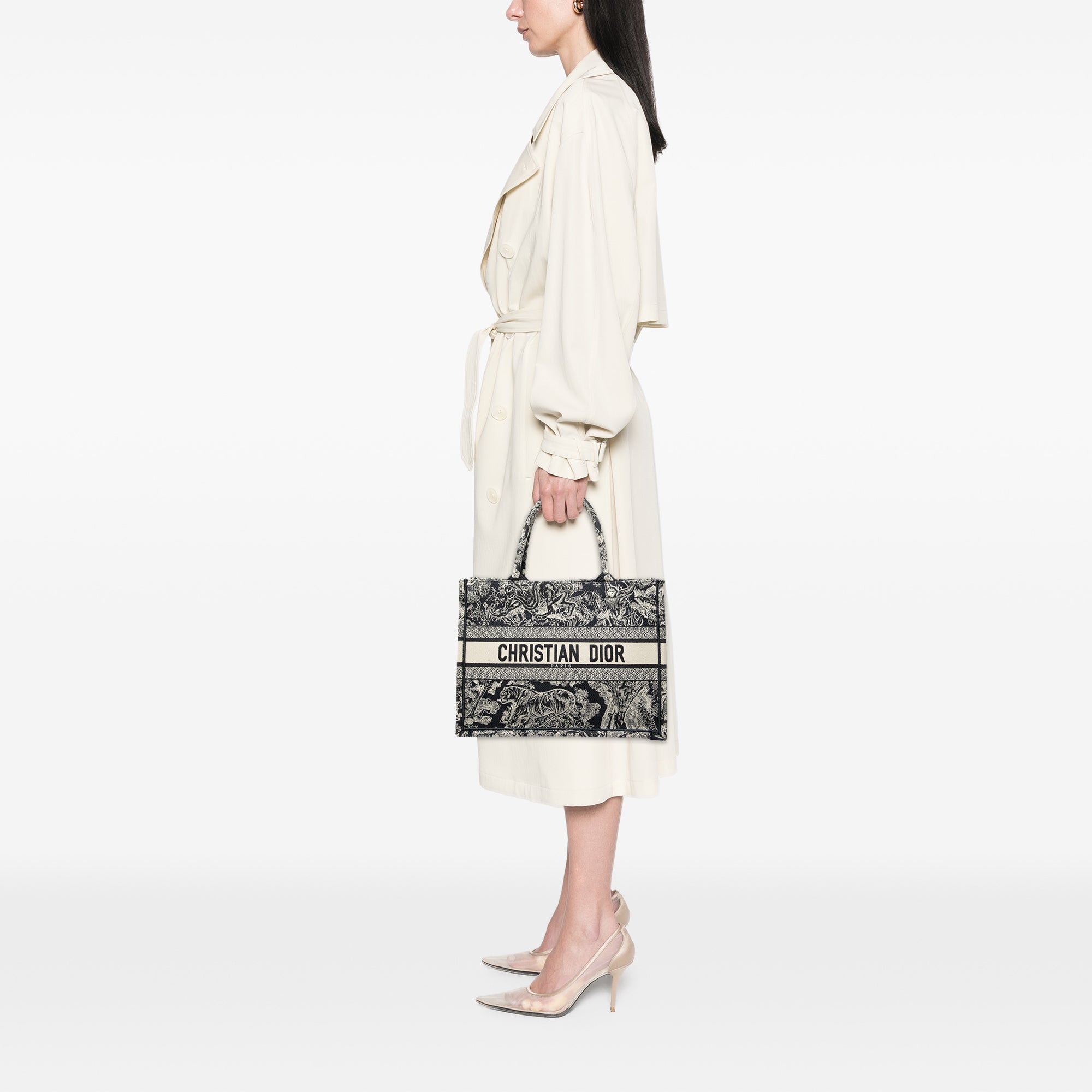 Medium Canvas Embroidered Reverse Dioriviera Toile De Jouy Book Tote - Image 7