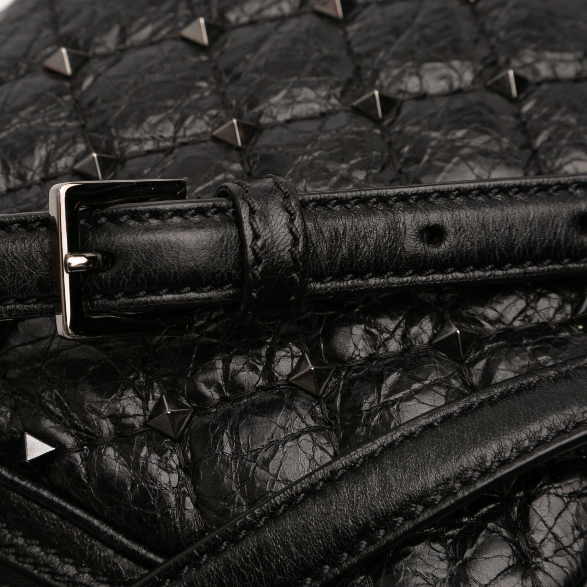 Quilted Crinkled Leather Rockstud Double Zip Camera Bag - Image 11