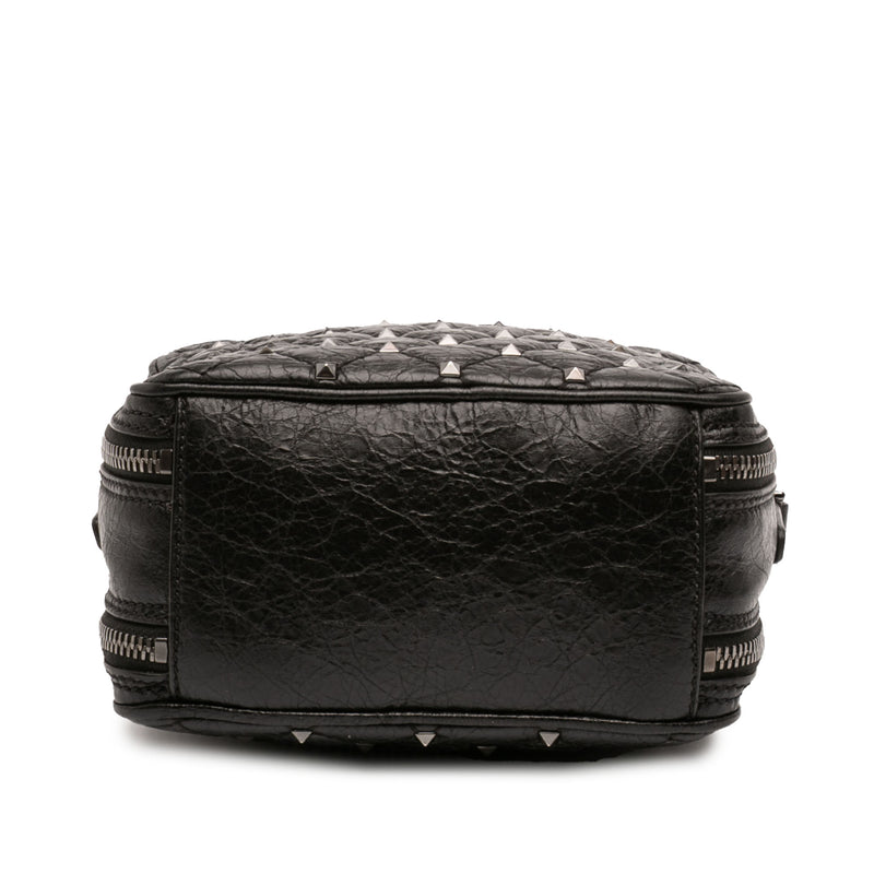Quilted Crinkled Leather Rockstud Double Zip Camera Bag - Image 3