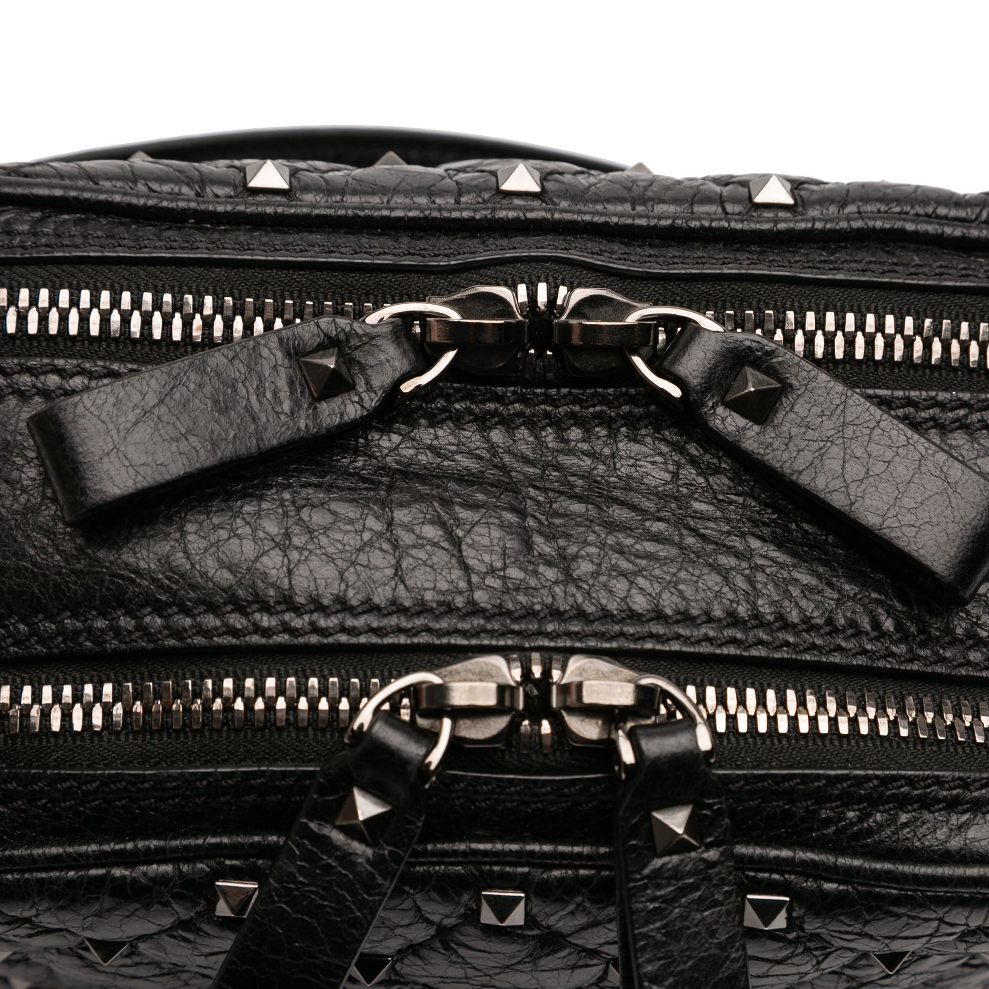 Quilted Crinkled Leather Rockstud Double Zip Camera Bag - Image 8