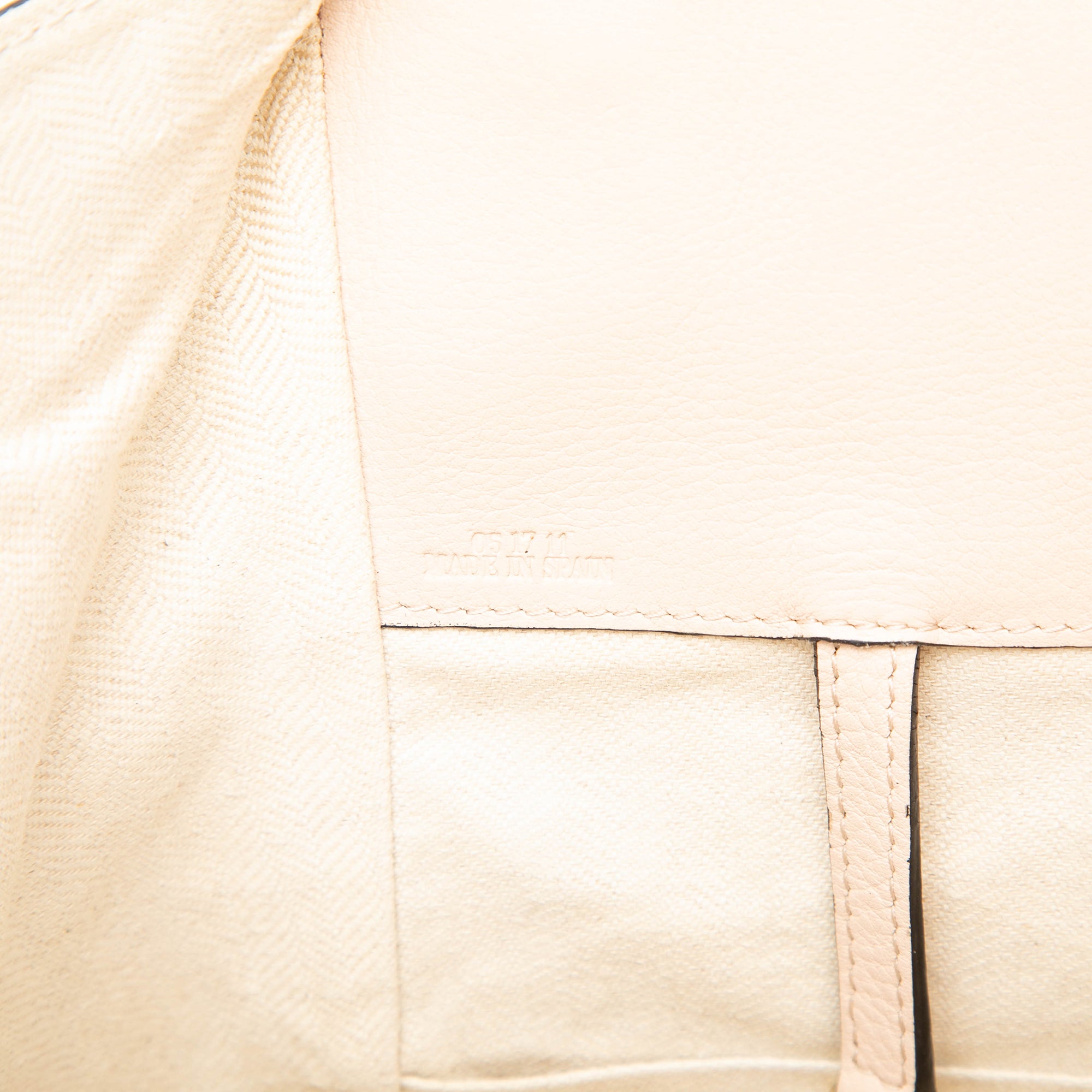 Small Bicolor Leather Hammock Satchel - Image 6