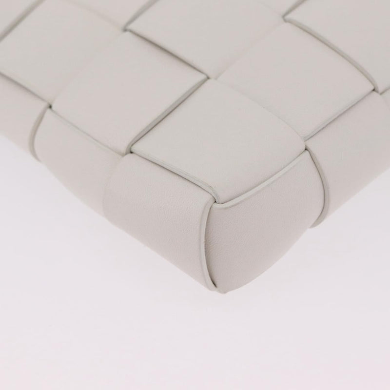 Bottega Veneta The Snap Clutch Maxi Intrecciato Leather With Wood And Metal White