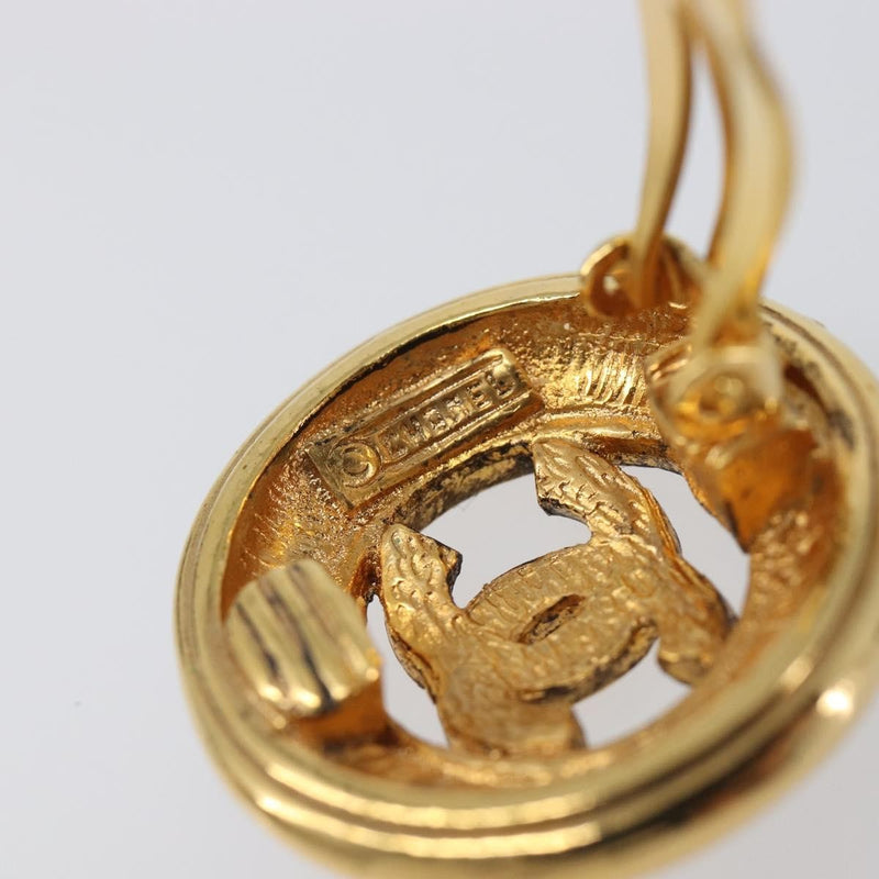 Chanel Vintage Cc Round Clip-On Metal Gold Bijoux