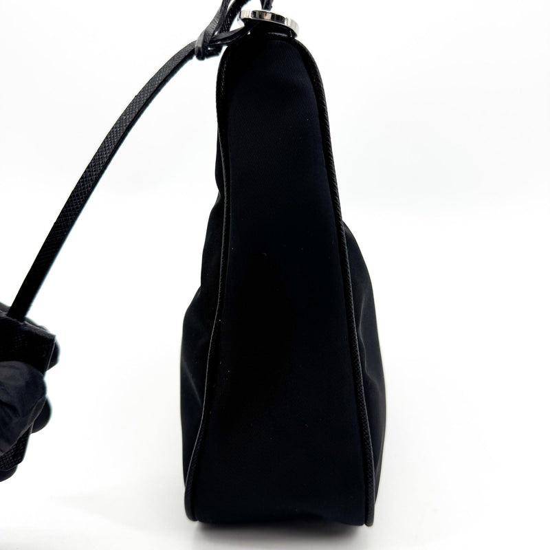 Prada Re-Edition 2005 Hobo Tessuto With Saffiano Leather Black Nylon