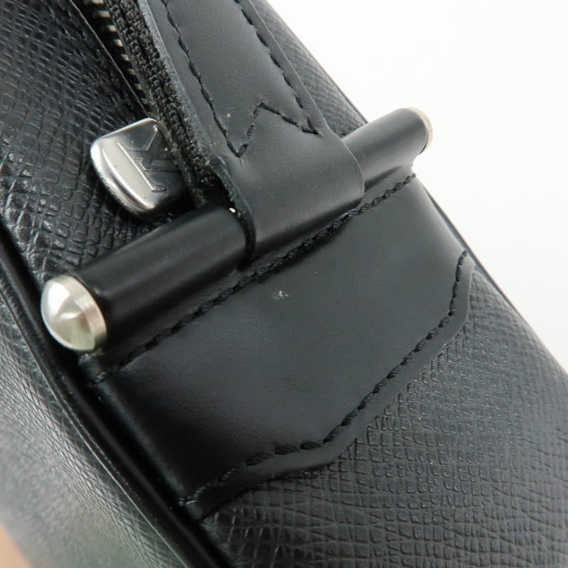 Louis Vuitton Kaluga Pochette Clutch Taiga Leather Black