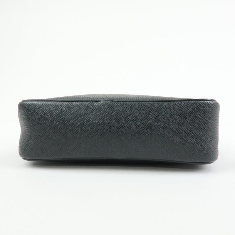 Louis Vuitton Kaluga Pochette Clutch Taiga Leather Black
