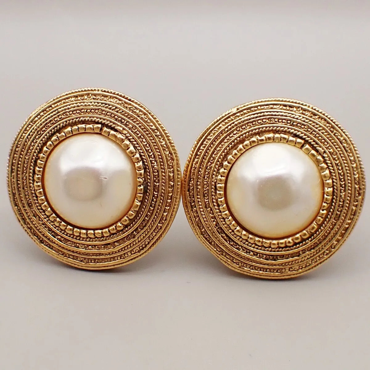 Chanel Vintage Round Clip-On Metal With Faux Pearl Gold Gold_plated Jewelry