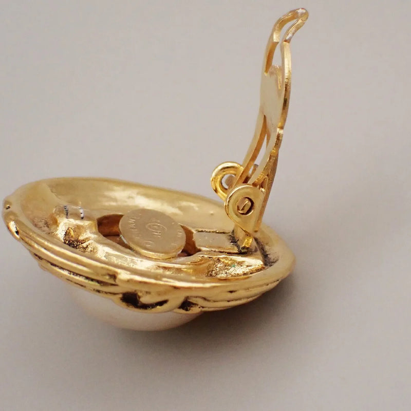 Chanel Vintage Round Clip-On Metal With Faux Pearl Gold Gold_plated Jewelry