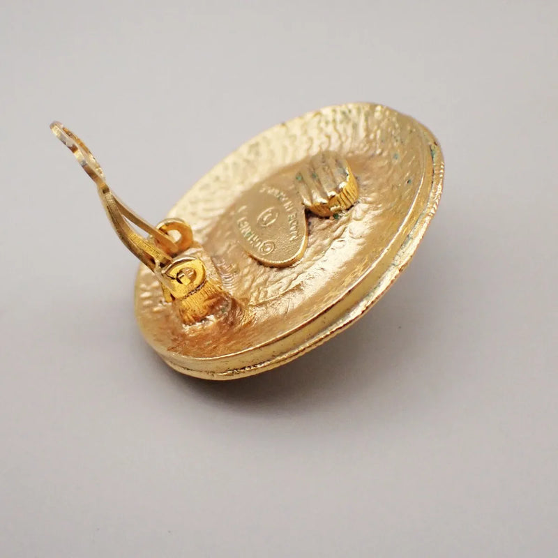 Chanel Vintage Round Clip-On Metal With Faux Pearl Gold Gold_plated Jewelry