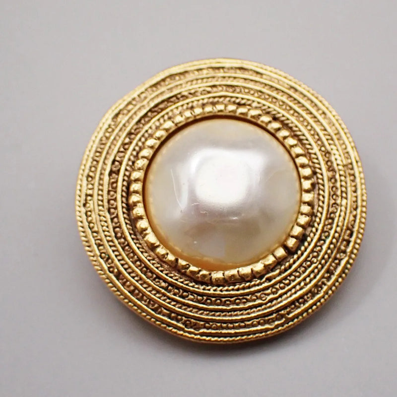 Chanel Vintage Round Clip-On Metal With Faux Pearl Gold Gold_plated Jewelry