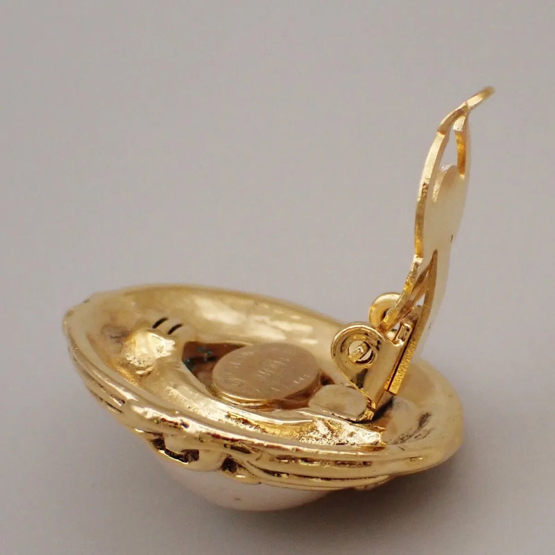 Chanel Vintage Round Clip-On Metal With Faux Pearl Gold Gold_plated Jewelry