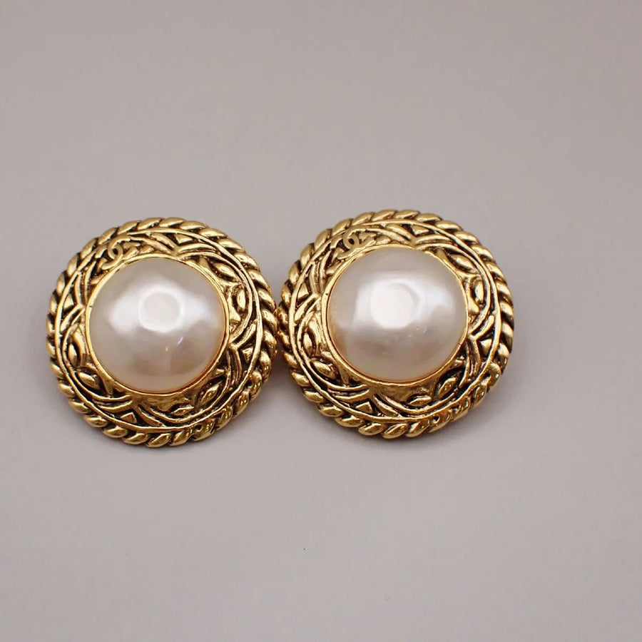 Chanel Vintage Round Chain Clip-On Metal With Faux Pearl Gold Gold_plated Jewelry