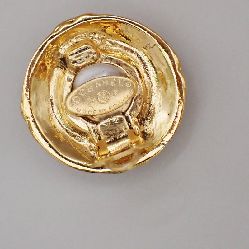 Chanel Vintage Round Clip-On Metal With Faux Pearl Gold Gold_plated Jewelry