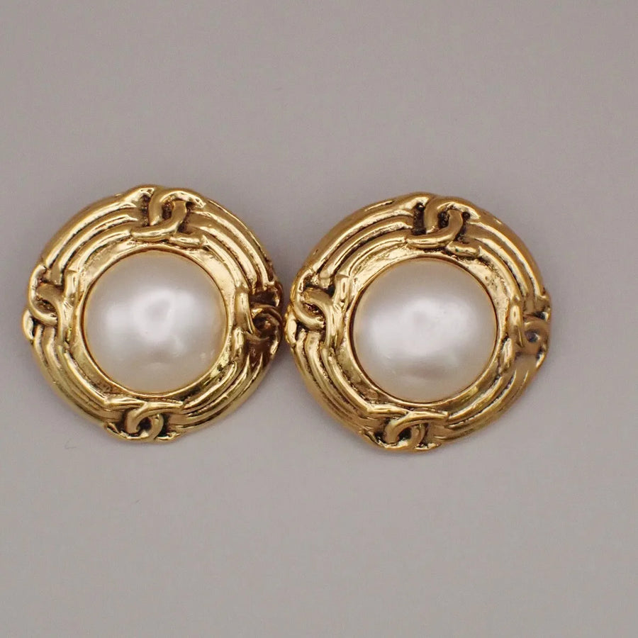 Chanel Vintage Round Clip-On Metal With Faux Pearl Gold Gold_plated Jewelry
