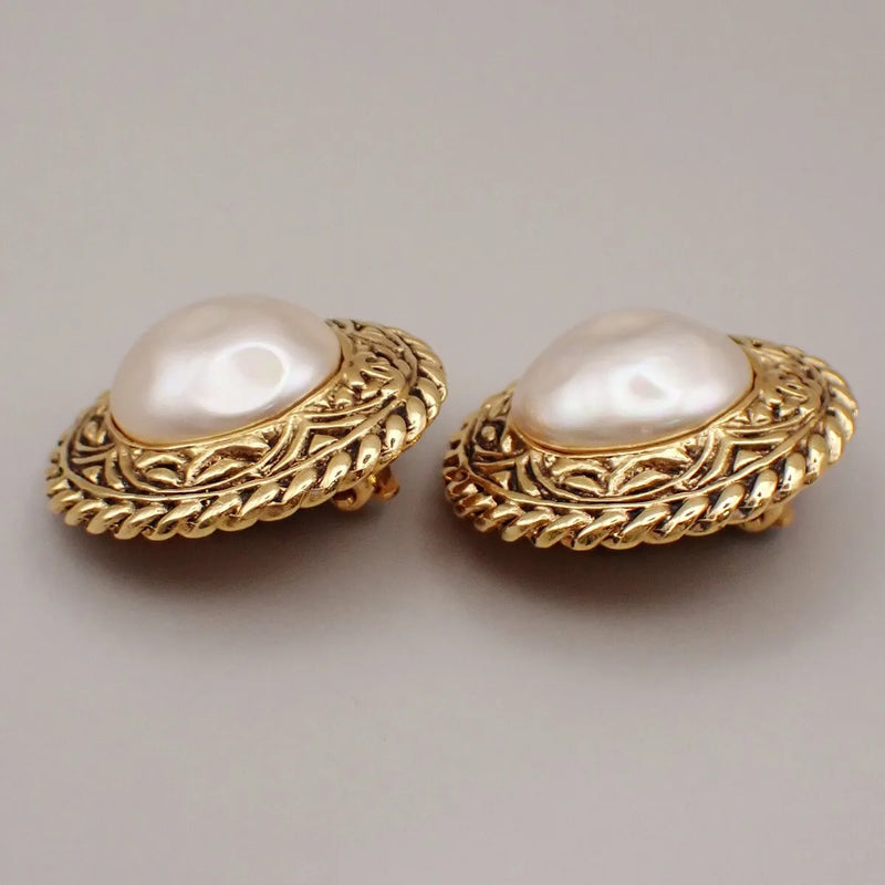 Chanel Vintage Round Chain Clip-On Metal With Faux Pearl Gold Gold_plated Jewelry